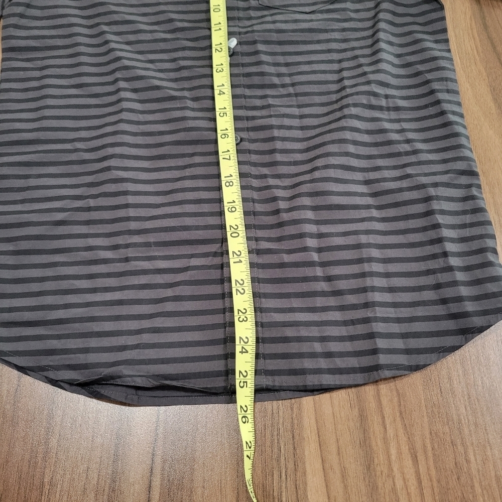 Hurley Boys Black and Gray Striped Button Down Short Sleeve Shirt Size M 10-12 - Picture 4 of 7